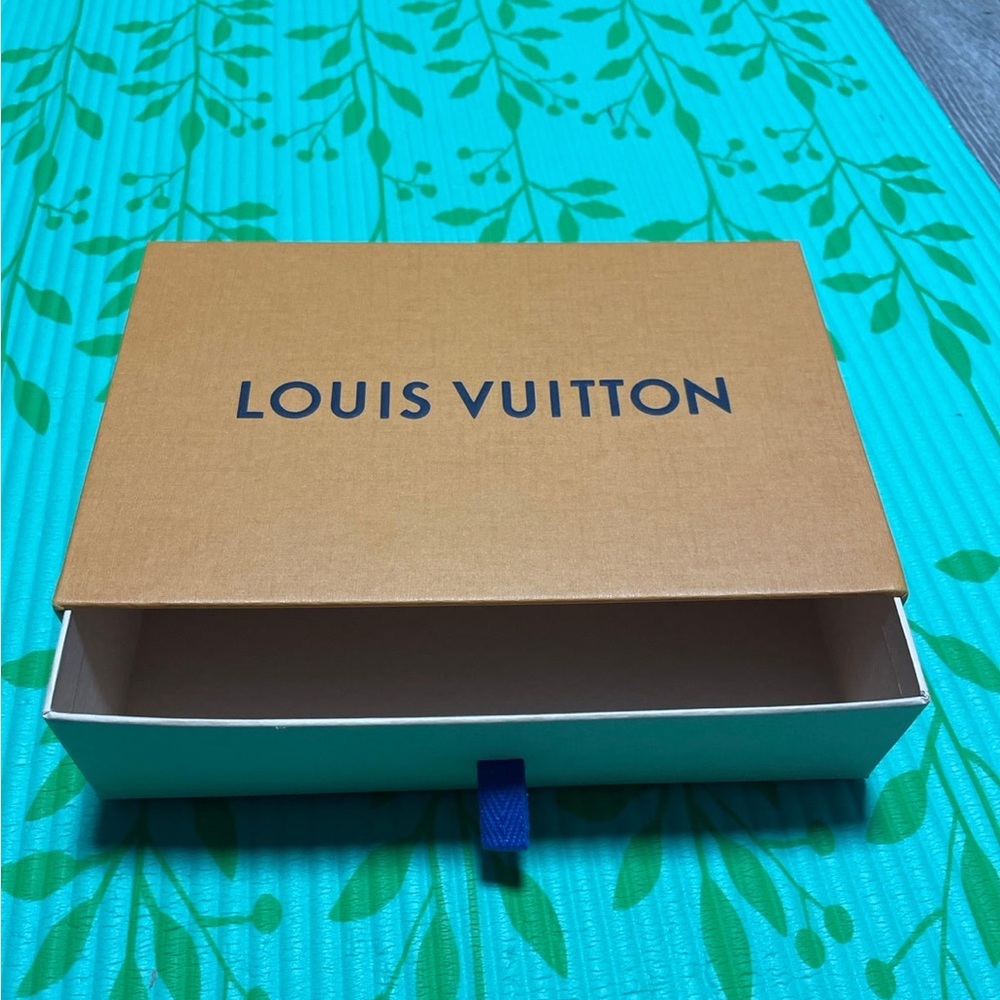 Empty box